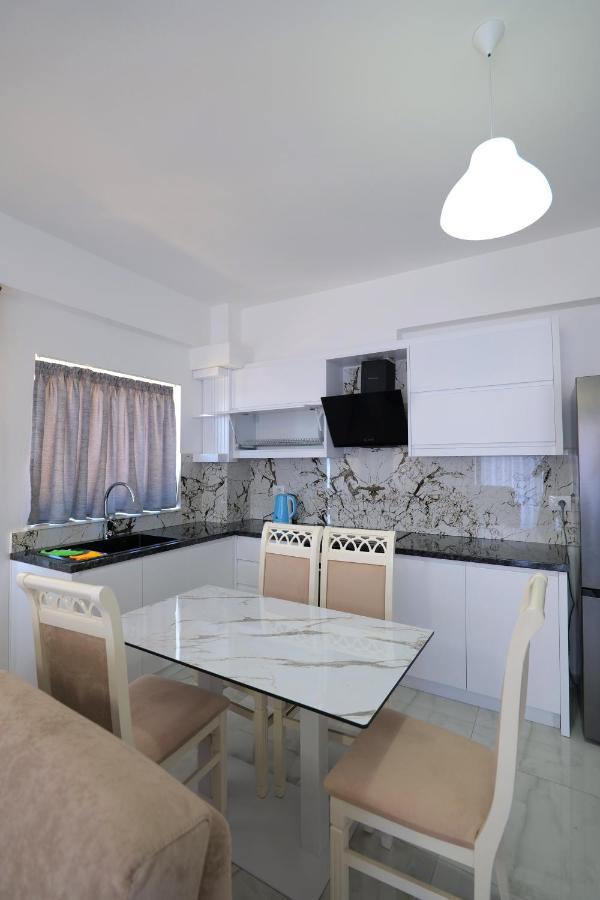 Arijons Apartments Саранда Экстерьер фото